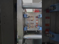 インジェクション・モールディング・マシン