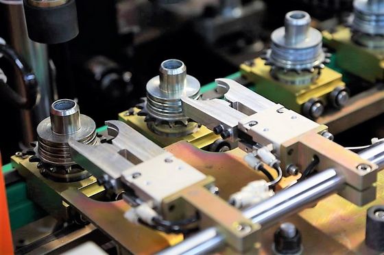 購入 フル オートマチック0~20Lペット水油壷の飲料のプラスティック容器のブロー形成機械 online manufacture